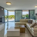 Beach Front Apartment In Pula Pula