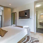 Beach Front Apartment In Pula Appartement *